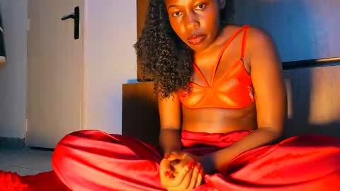 Snapshot of cathynoir chatting on 8, 11, 2025 catrine online show from 8, 11, 2025