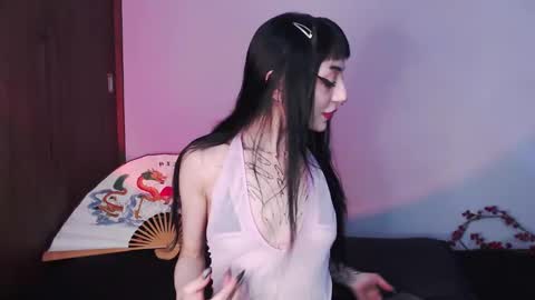 Snapshot of cati_petite chatting on 11, 1, 2025 Cati help me reach my goal of 100 thumbs up again 3 online show from 11, 1, 2025