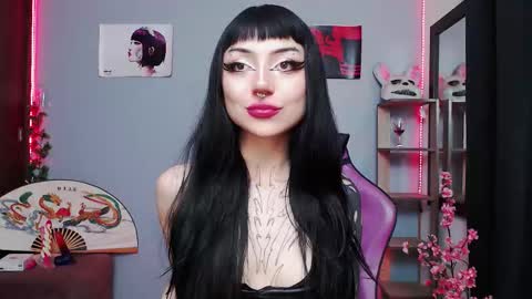 Snapshot of cati_petite chatting on 21, 10, 2025 Cati help me reach my goal of 100 thumbs up again 3 online show from 21, 10, 2025