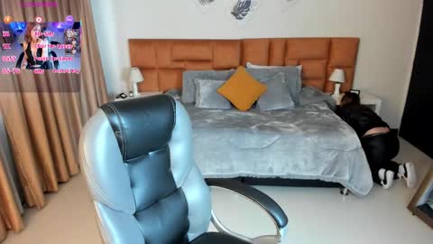 catti_brie_ online show from 28, 10, 2025