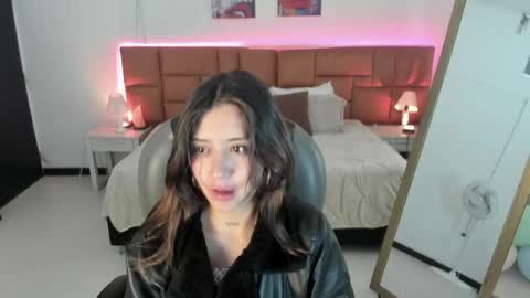 catti_brie_ online show from 12, 5, 2026