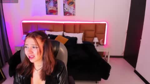 catti_brie_ online show from 24, 7, 2026