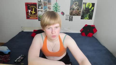 cattie_w_ online show from 9, 4, 2026