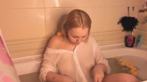 Snapshot of celestia_dyson chatting on 24, 6, 2026 Mary online show from 24, 6, 2026