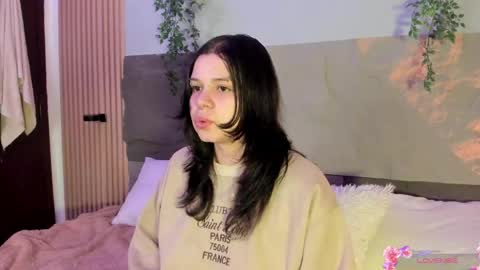 Hello guys my name is Sofi and Lizzie and  Vanessa online show from 28, 4, 2026