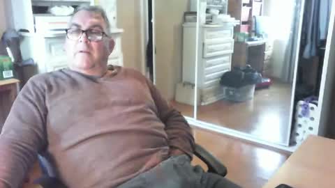 Snapshot of chalkstall chatting on 18, 5, 2026 Chalky online show from 18, 5, 2026