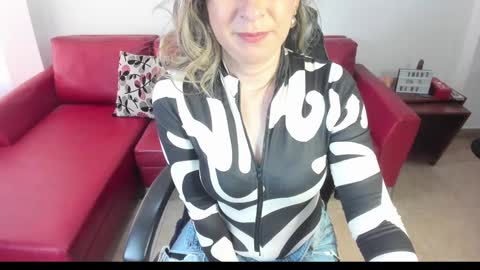 Snapshot of chanel_gold chatting on 18, 1, 2025 online show from 18, 1, 2025