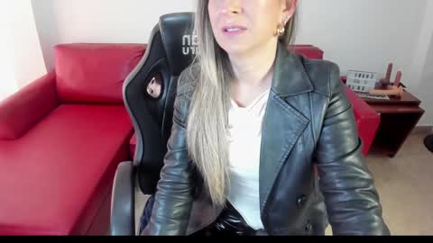 Snapshot of chanel_gold chatting on 28, 1, 2025 online show from 28, 1, 2025