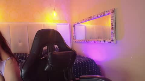  chantalpetit  online show from 21, 4, 2026