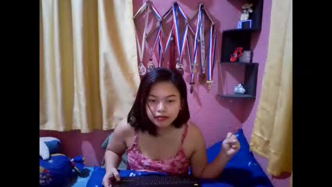 Sweetieeche online show from 10, 4, 2026