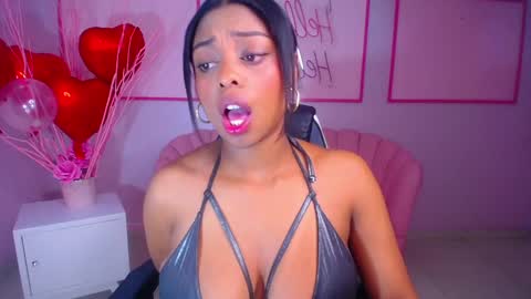 Snapshot of charlote_fun_a chatting on 5, 2, 2025 Charlote online show from 5, 2, 2025