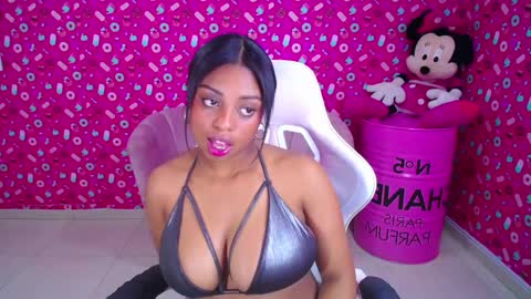 Snapshot of charlote_fun_a chatting on 5, 2, 2025 Charlote online show from 5, 2, 2025