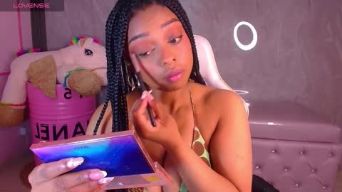 Snapshot of charlote_fun_a chatting on 18, 11, 2025 Charlote online show from 18, 11, 2025