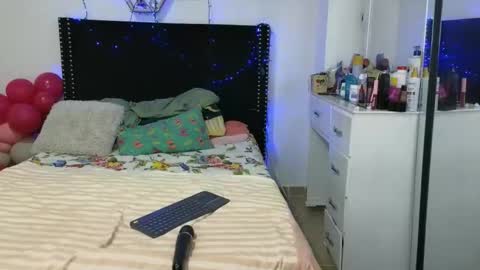 charlotte_027 online show from 16, 4, 2026