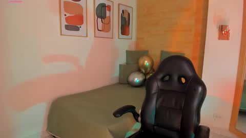 charlotte  grey online show from 15, 12, 2025