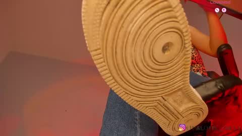 charlotte  grey online show from 25, 4, 2026