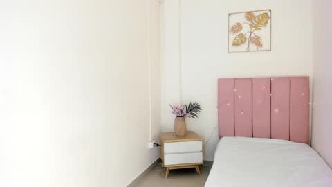 Snapshot of charlotte_capell chatting on 22, 12, 2025 Charly online show from 22, 12, 2025