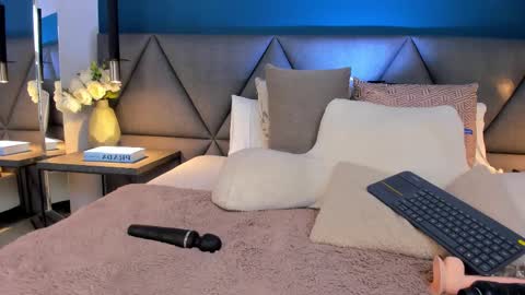 Charlotte online show from 24, 2, 2025