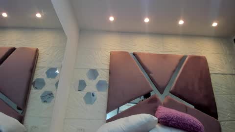 Charlotte Icee online show from 24, 12, 2024