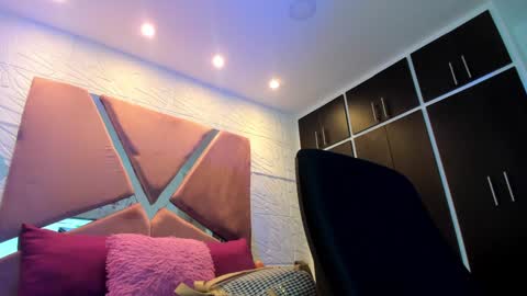 Charlotte Icee online show from 13, 1, 2025