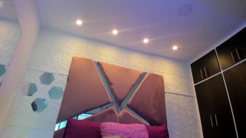 Charlotte Icee online show from 20, 1, 2025