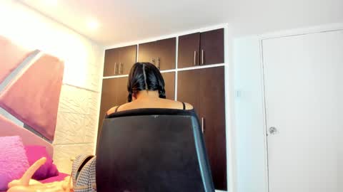 Charlotte Icee online show from 6, 2, 2025