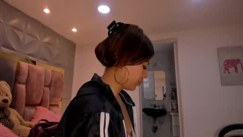 Charlotte Icee online show from 27, 4, 2026