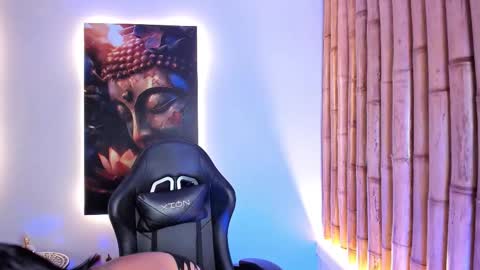 Snapshot of charlotte_mitchell_25 chatting on 23, 10, 2025 CHARLOTTE online show from 23, 10, 2025