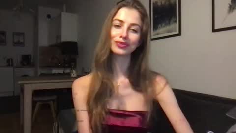 Charlotte Roche online show from 4, 10, 2025