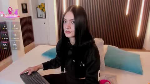 Charlotte  Everyday From 0700 to 1300 Col Time online show from 21, 9, 2025