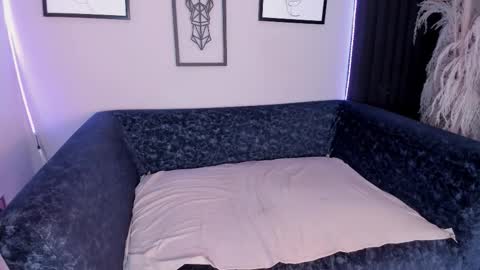 charlotte_williams_1 online show from 16, 11, 2025