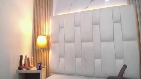 Charlotte  Schmidt online show from 27, 4, 2026