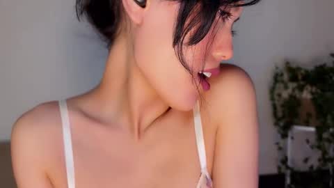 JASMINE   usually going live about 2 am UTC  online show from 24, 9, 2025