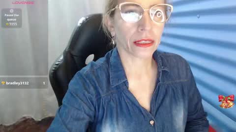 CHAYLA VICTORIA RUIZ  online show from 17, 4, 2026