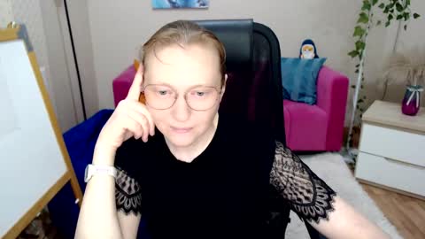 cheerful_madam1 online show from 26, 4, 2026