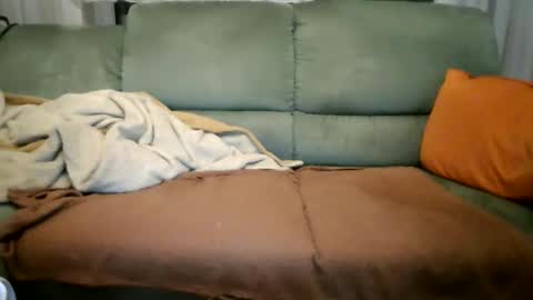 Snapshot of cheesy4444 chatting on 27, 11, 2025 Tom online show from 27, 11, 2025