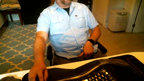 Snapshot of chesbayboy chatting on 15, 6, 2026 chesbayboy online show from 15, 6, 2026