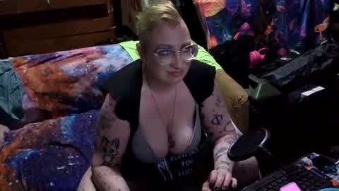 Snapshot of chiaroscurosiren chatting on 16, 4, 2026 CurvySiren online show from 16, 4, 2026