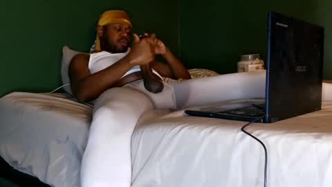 Snapshot of chicagothirdleg chatting on 6, 3, 2026 Que online show from 6, 3, 2026