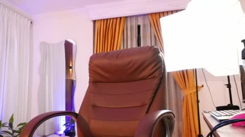 Chloe online show from 24, 4, 2026