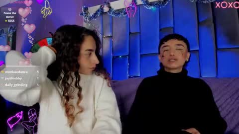 Isabella curly hair - Anastasia short hair  online show from 3, 12, 2024