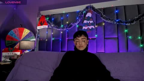 Isabella curly hair - Anastasia short hair  online show from 14, 12, 2024