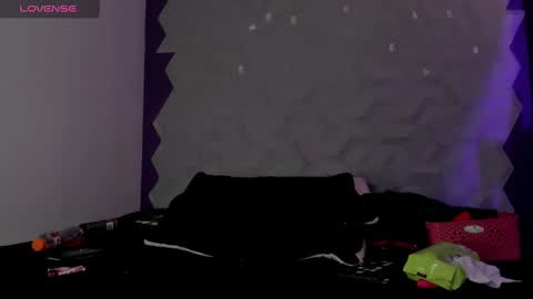 Isabella curly hair - Anastasia short hair  online show from 16, 12, 2024