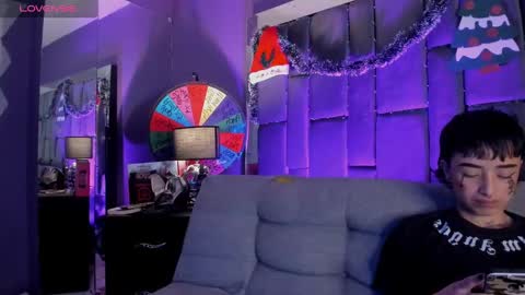 Isabella curly hair - Anastasia short hair  online show from 18, 12, 2024