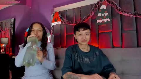 Isabella curly hair - Anastasia short hair  online show from 18, 12, 2024