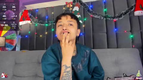 Isabella curly hair - Anastasia short hair  online show from 22, 12, 2024