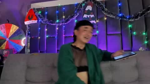 Isabella curly hair - Anastasia short hair  online show from 31, 12, 2024