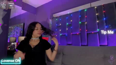 Isabella curly hair - Anastasia short hair  online show from 5, 1, 2025