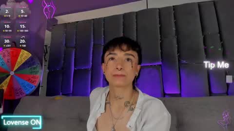 Isabella curly hair - Anastasia short hair  online show from 7, 1, 2025