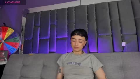 Isabella curly hair - Anastasia short hair  online show from 10, 1, 2025